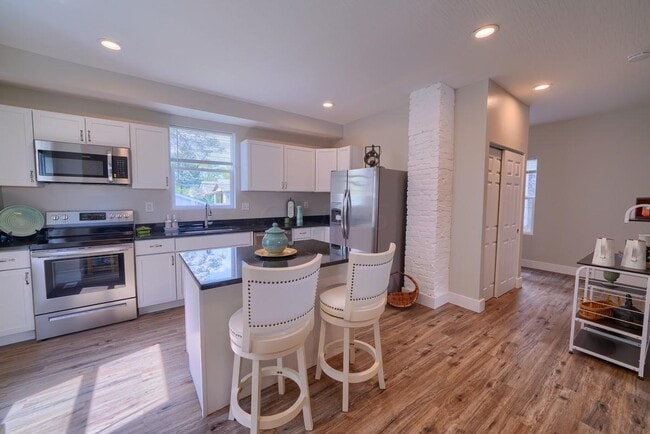 Foto del edificio - 1482 Hildreth Ave