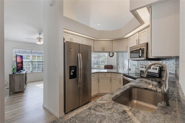 Foto del edificio - 615 Juniper Way