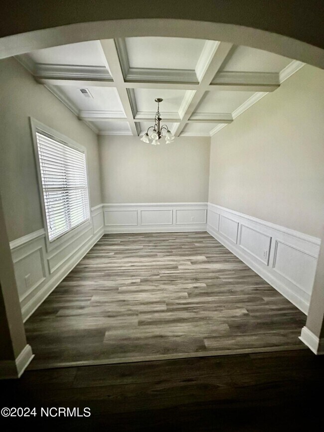 Building Photo - 3000 Fox Glove Dr