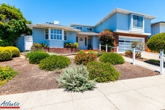 Building Photo - 2674 Hastings Ave