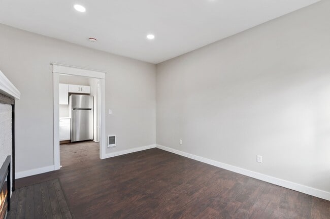 Building Photo - 104 N Killingsworth St
