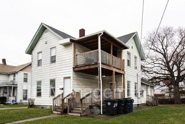Building Photo - 2 BED/1 BATH UNIT SITTING ON LARGE LOT