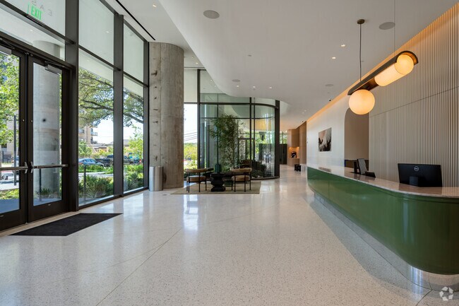 44 Avenida Este - 44 East Ave