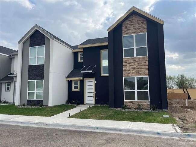 Building Photo - 801 W Seminole Ave