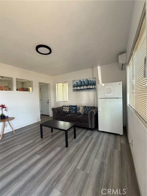 Foto del edificio - 2437 Cogswell Rd