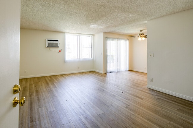 Building Photo - 5452 Corteen Pl