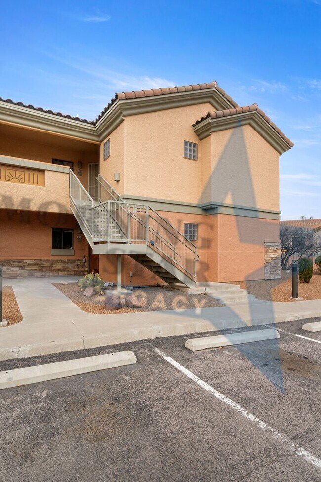 Foto del edificio - 2-Bedroom Condo Unit with Mountain Views!