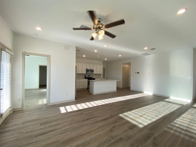 Foto del edificio - 131 Ft Clark Spgs Dr