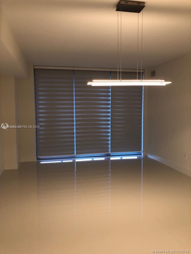 Foto del edificio - 16385 Biscayne Blvd