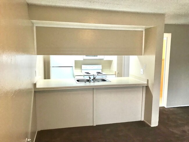 Building Photo - 3 Bed 1.5 Bath Townhouse in Antioch -- COM...
