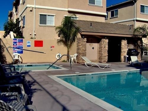 Foto del edificio - 9301 Shirley Ave