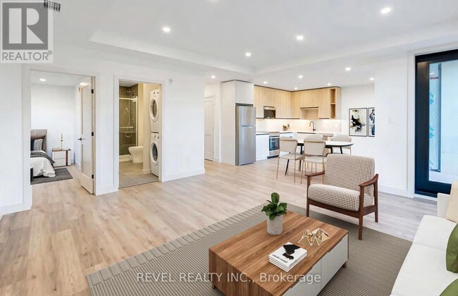 Building Photo - 4390 Hillview Dr