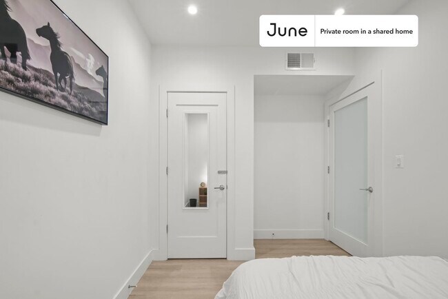 Building Photo - Room in Shared 4 bed/2 bath home in Dupont Circle