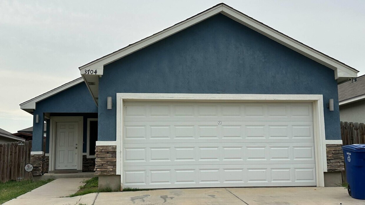 Foto principal - 3704 Octavia Dr