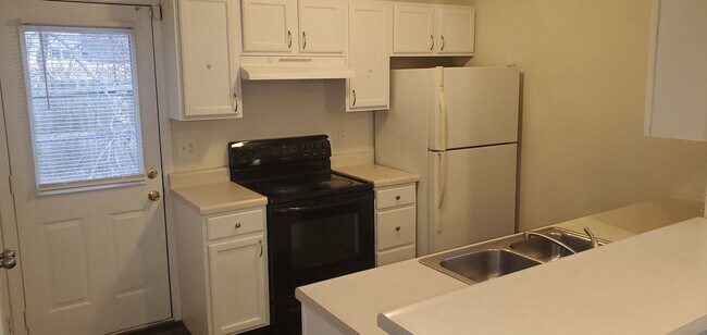 Foto del edificio - 5109-5111-5111 Geyser Blvd