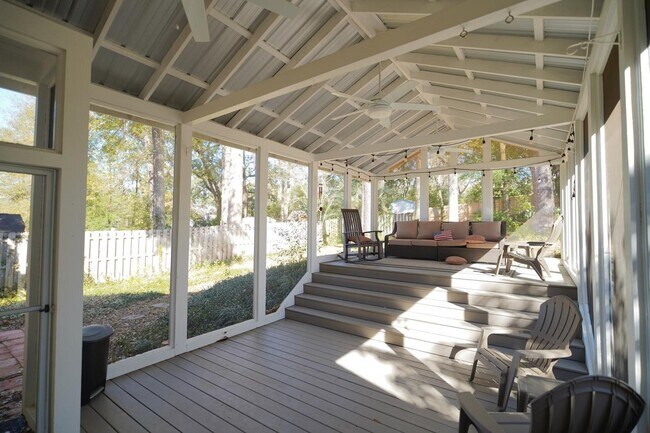 Foto del edificio - 731 Ty Ty Rd