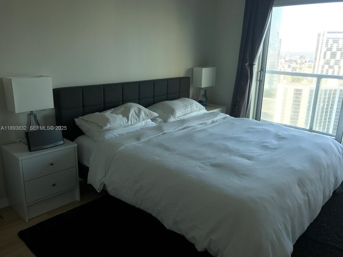 Building Photo - 500 Brickell Ave