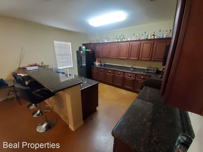 Foto del edificio - 4 br, 3 bath House - 3227 Sergeant Drive A