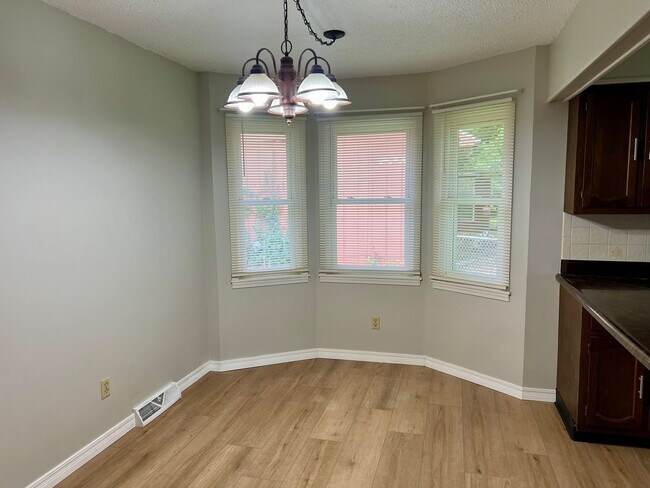 Foto del edificio - 3 Bed, 2 Bath in south central Springfield