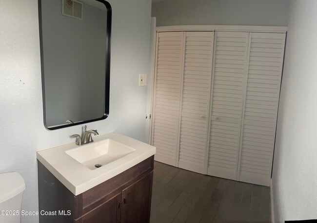 Foto del edificio - 6100 Ridgewood Ave