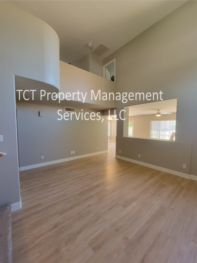 Foto del edificio - Great 3 Bedroom with Grass Backyard!