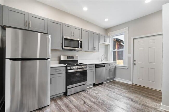 Building Photo - 223 13th St