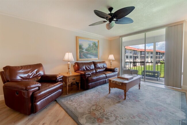 Foto del edificio - 820 S Hollybrook Dr