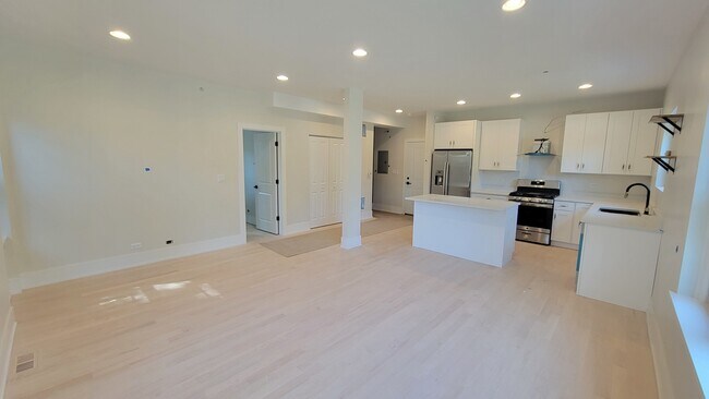 Building Photo - 4000 Forest Ave