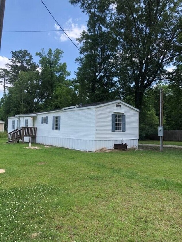 3 Bedroom/2 Bath Mobile Home House Rental in Denham Springs, LA