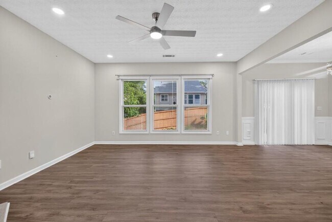 Foto del edificio - 4379 Annlette Dr NW