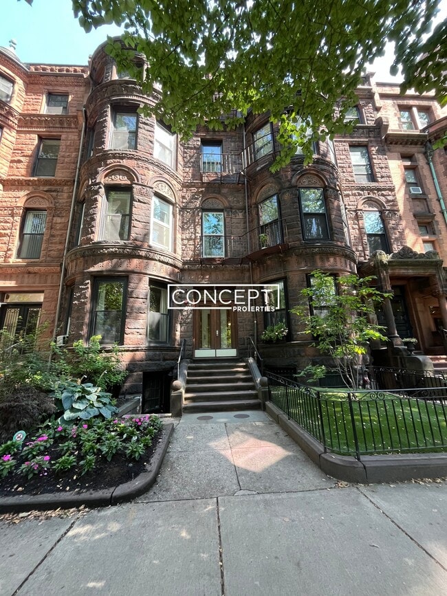 Building Photo - 379 Commonwealth Ave