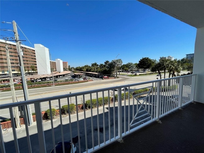 Building Photo - 2840 NE 14th Street Causeway