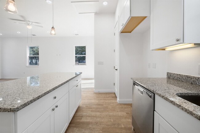 Building Photo - 255 Lourdes Ct