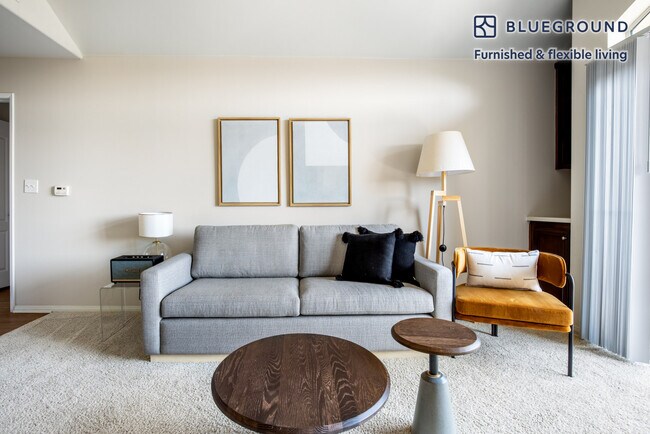 Foto del edificio - 2245 S Beverly Glen Blvd