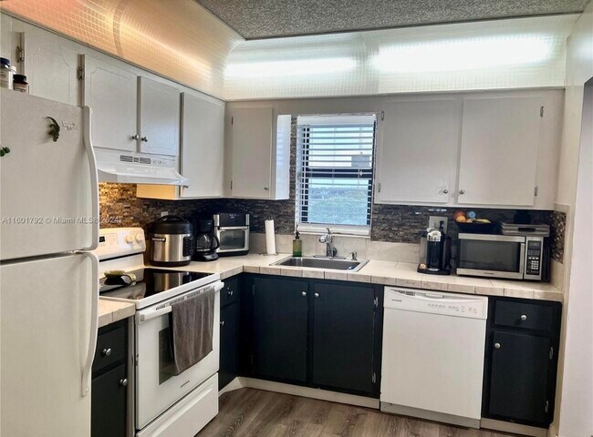 Foto del edificio - 9235 SW 8th St