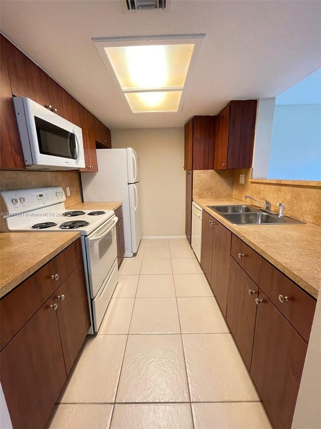 Foto del edificio - 8432 Coral Lake Way
