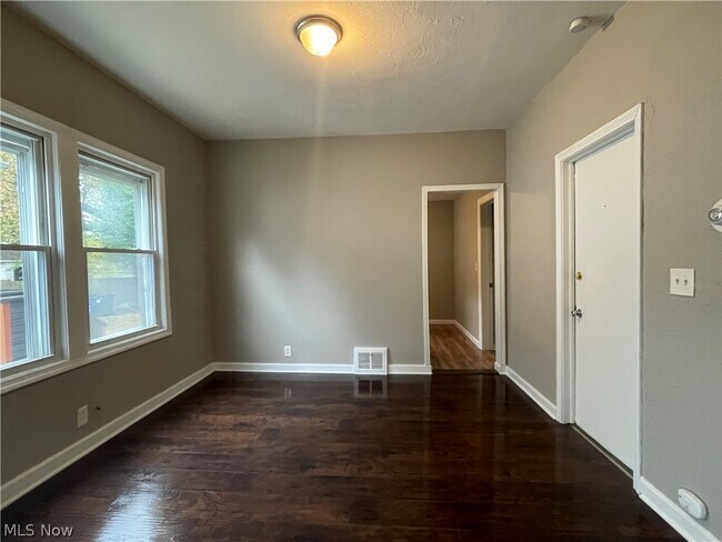 Building Photo - 2062 W 91st St