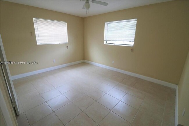 Building Photo - 4 bedroom in Miami FL 33147