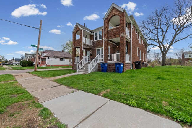 Building Photo - 13496 Hazelridge St
