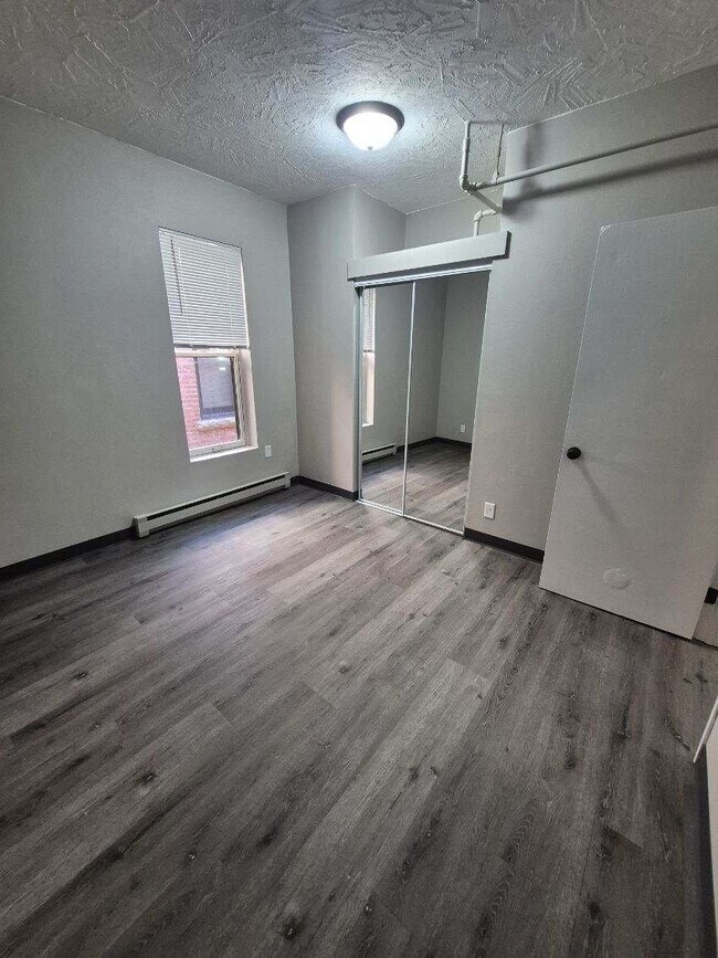Foto del edificio - 301 N Riverfront Dr