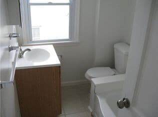 Foto del edificio - Brick Detached House with large yard coming soon!