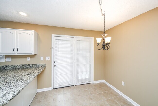 Foto del edificio - 3785 Woodland Dr