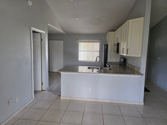 Building Photo - 310 Colonade Ct