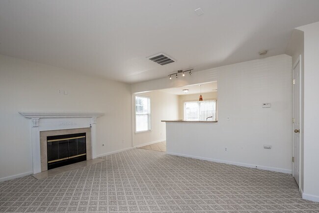 Foto del edificio - 5010 Stowe Derby Dr