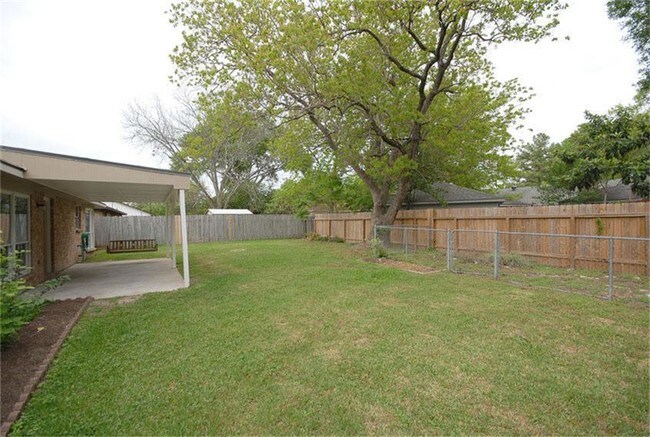 Building Photo - 9706 Kemp Forest Dr