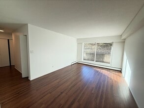 Building Photo - 1480-1480 Boundary Crescent