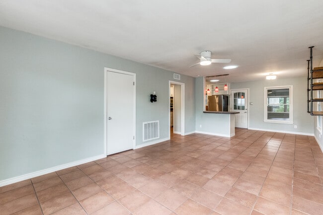 Foto del edificio - 11504 Oakwood Dr