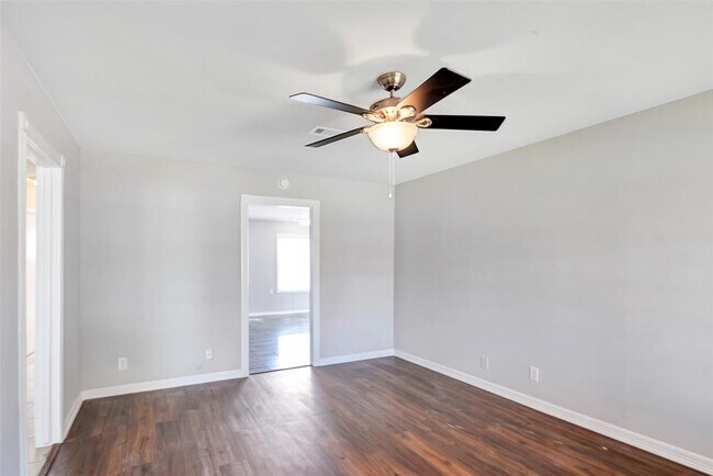Foto del edificio - 7209 Blue Jay Dr