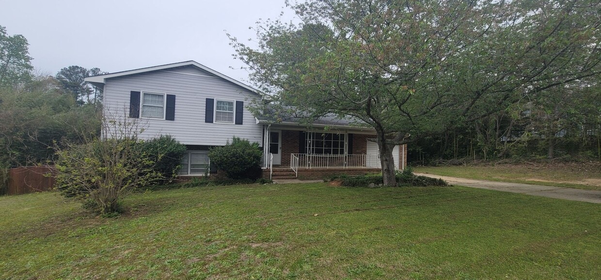 Primary Photo - 3 Bedroom, 2.5 Bath Tri-Level Home with Co...