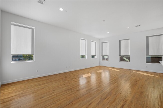 Foto del edificio - 1715 Bennett Ave